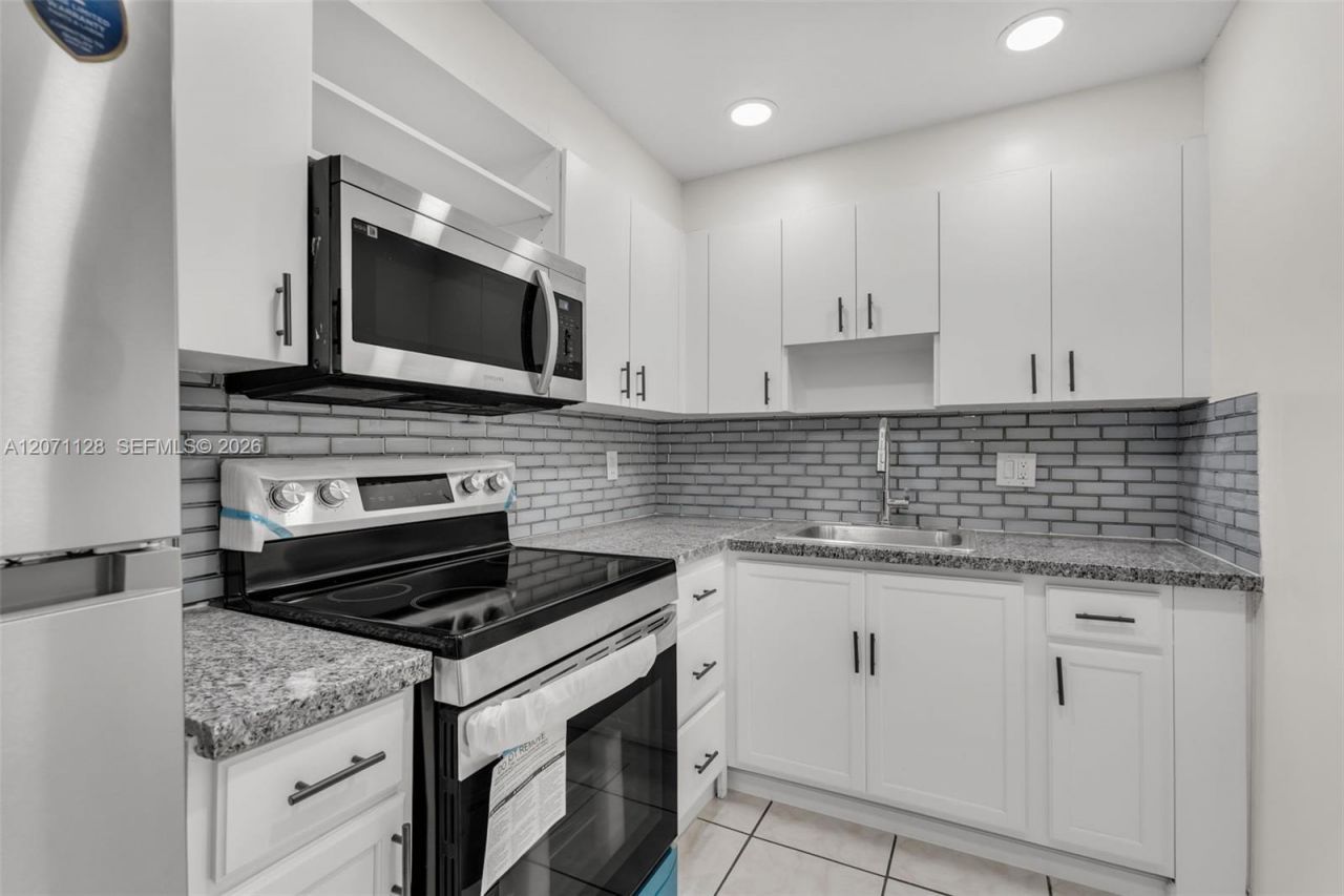 400 NE 18th Ave, Unit 208, Homestead, FL 33033 Photo