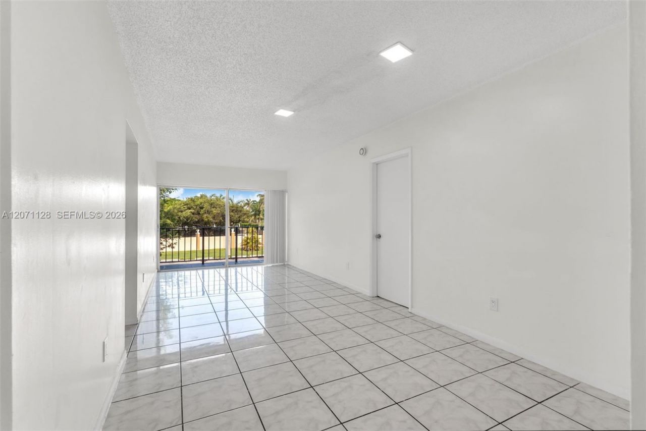400 NE 18th Ave, Unit 208, Homestead, FL 33033 Photo