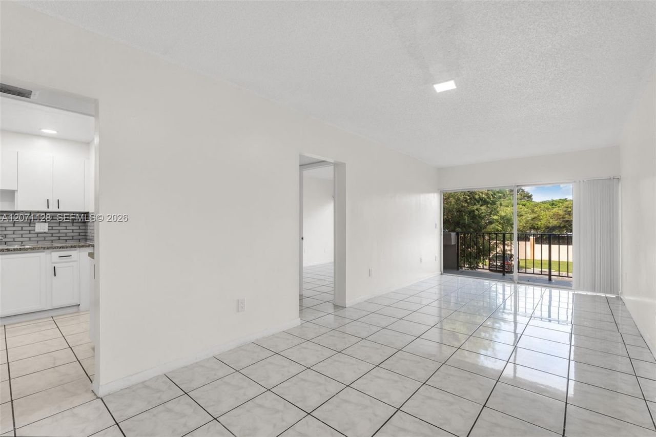 400 NE 18th Ave, Unit 208, Homestead, FL 33033 Photo