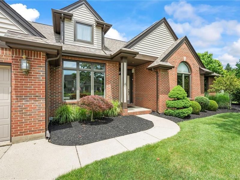 2335 Blackoak Drive, Troy, OH 45373 Photo 2