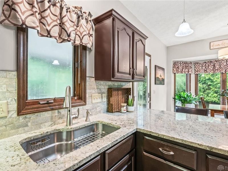 2335 Blackoak Drive, Troy, OH 45373 Photo 6