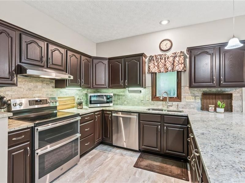 2335 Blackoak Drive, Troy, OH 45373 Photo 9