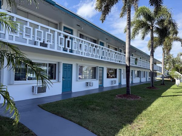 2204 Lake Osborne Drive, Unit 5, Lake Worth Beach, FL 33461