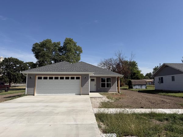 215 W Lexington Avenue , Jasper, MO 64755