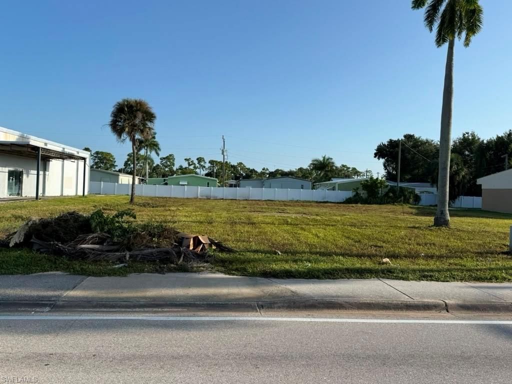 98 Pondella Rd, North Fort Myers, FL 33903 Photo