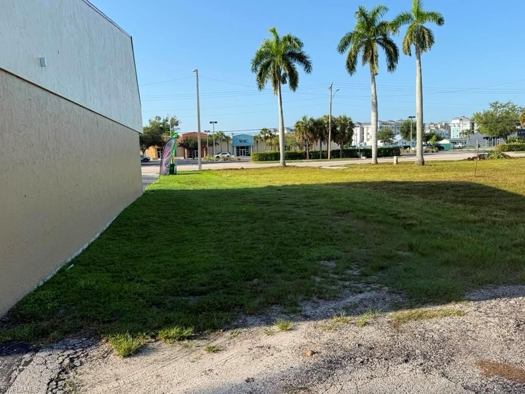 98 Pondella Rd, North Fort Myers, FL 33903 Photo