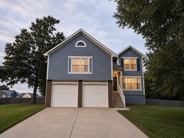 2512 NE Horseshoe Drive, Lee's Summit, MO 64086