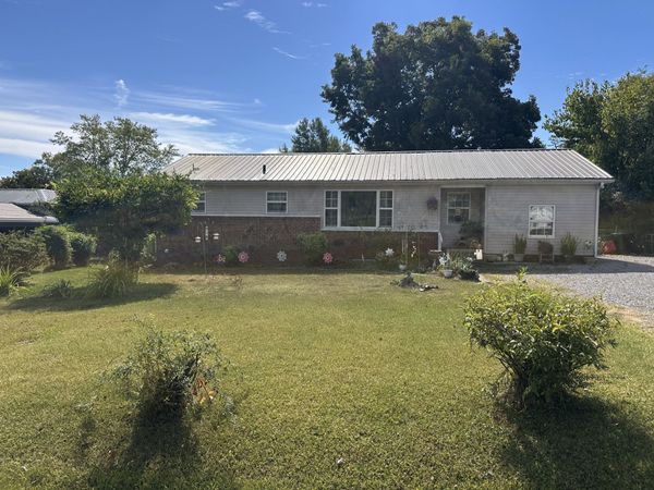 903 Hickory St W, Tullahoma, TN 37388