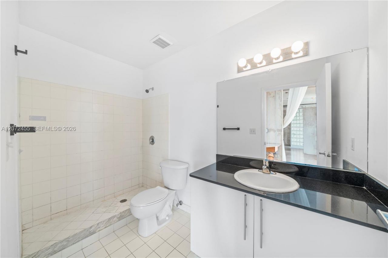 444 NE 30th St , Unit 702, Miami, FL 33137 Photo