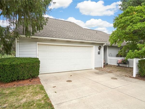 2069 Saxony Drive , Akron, OH 44313
