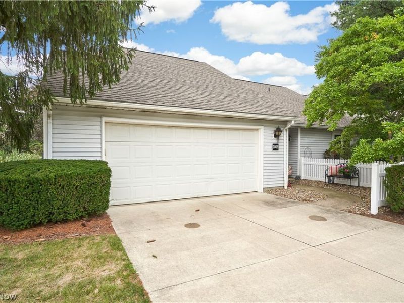 2069 Saxony Drive , Akron, OH 44313 Photo 1