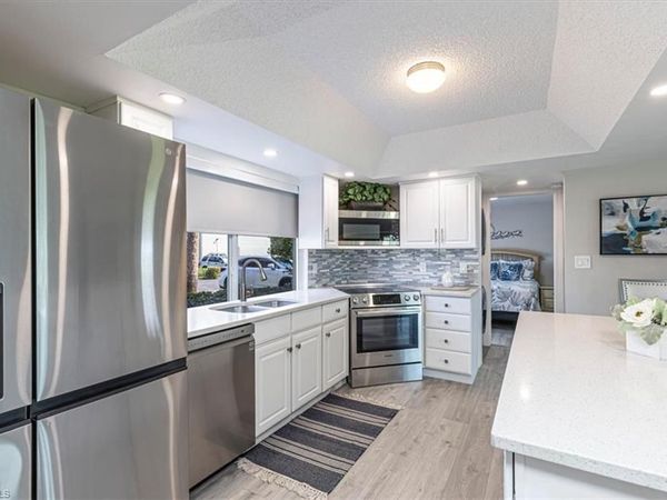 296 Winners CIR , Unit 3, NAPLES, FL 34112