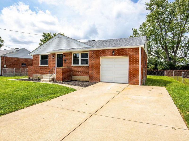 8613 Brent Drive, Springfield Township, OH 45231 Photo 2
