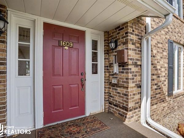 1609 Orchard Meadow Drive, Unit A2, Burlington, IA 52601