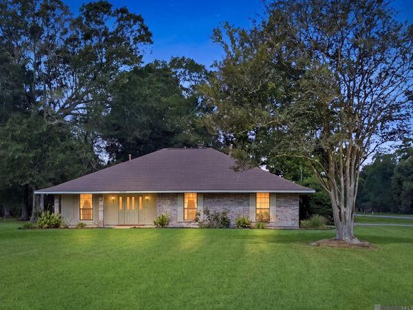 13525 Palomino Dr, Greenwell Springs, LA 70739