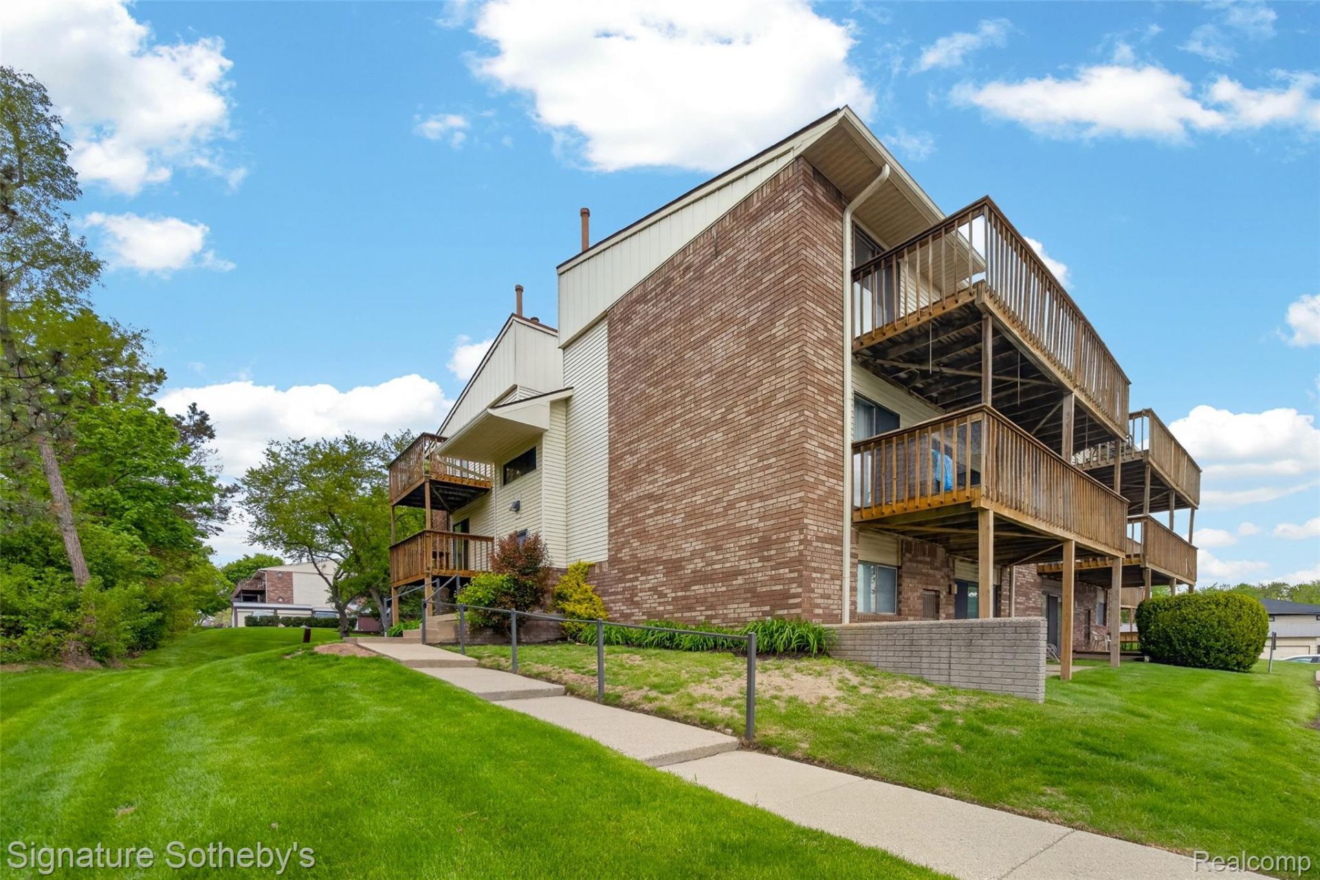875 S Pontiac Trail, Unit B208, Walled Lake, Mi 48390 Main Photo