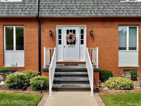 1467 Krafft Road, Unit 5, Fort Gratiot Township, Mi 48059