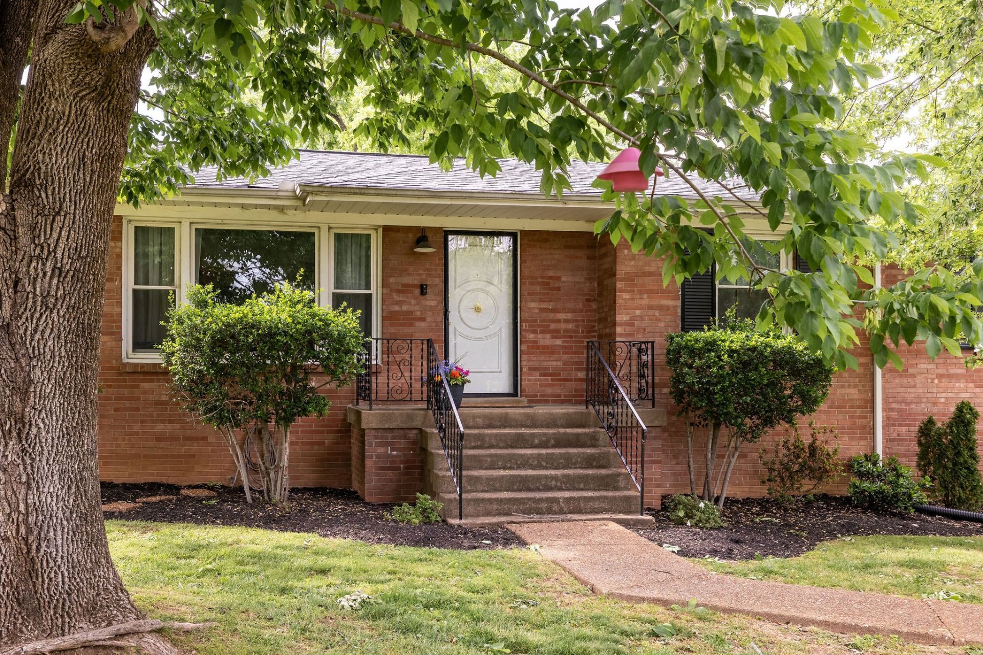 400 Freda Villa, Madison, TN 37115 Main Photo