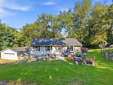 186 APPLE ORCHARD DRIVE, LINDEN, VA 22642