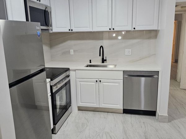 555 Purdy Lane, Unit 114, Palm Springs, FL 33461