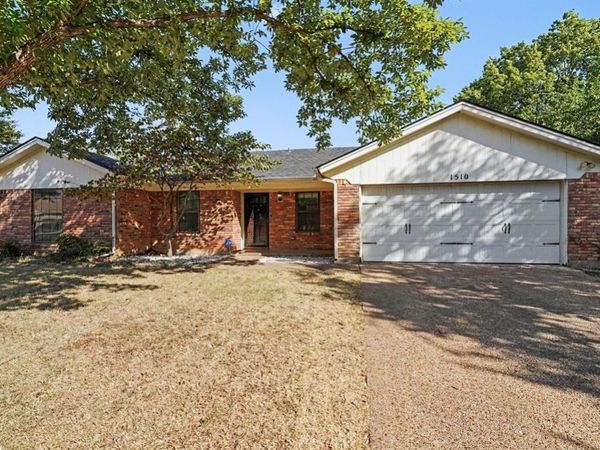 1510 Surry Place Drive , Cleburne, TX 76033
