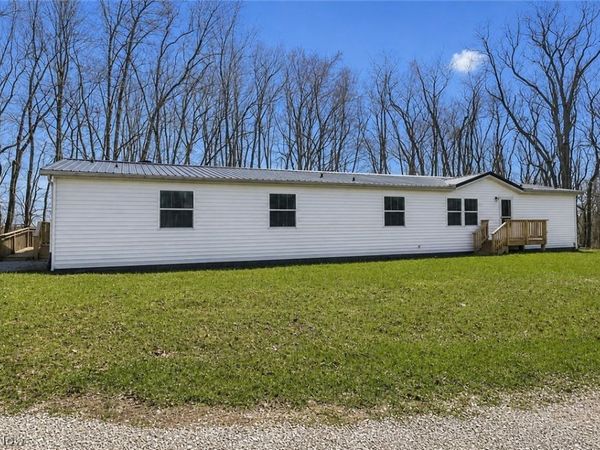 2525 Panther Drive NE, New Lexington, OH 43764