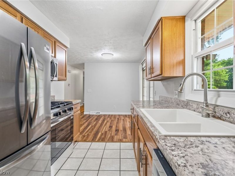 4501 Orchard Dale Drive NW, Canton, OH 44709 Photo 12