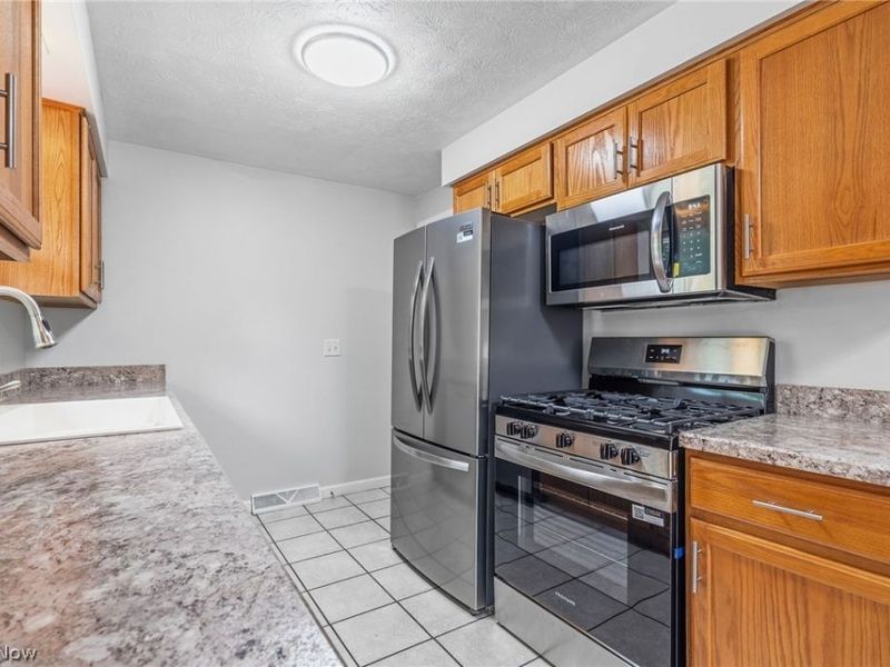 4501 Orchard Dale Drive NW, Canton, OH 44709 Photo 13