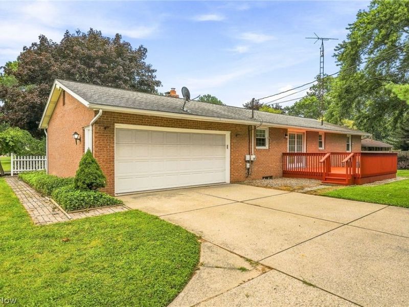 4501 Orchard Dale Drive NW, Canton, OH 44709 Photo 2
