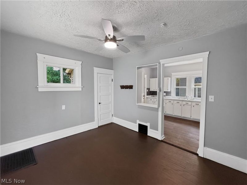 513 Rentschler Street , Akron, OH 44304 Photo 9