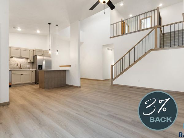 2405 E Jetty Pl, Sioux Falls, SD 57108