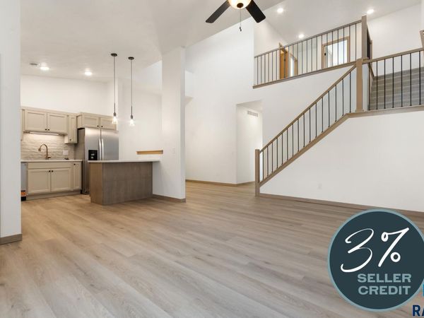 2405 E Jetty Pl, Sioux Falls, SD 57108