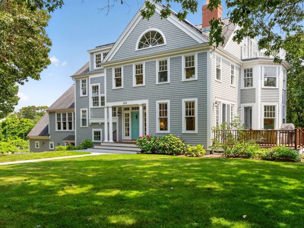 129 Racing Beach Avenue, Falmouth, MA 02540