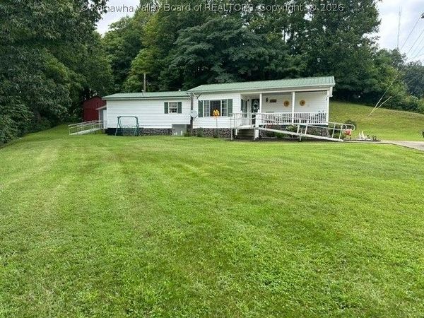 2538 Midway Road, Sumerco, WV 25567