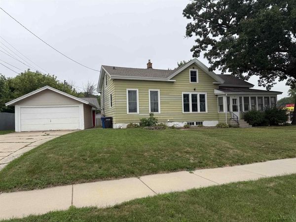 4 PROSPECT AVENUE, Oshkosh, WI 54901