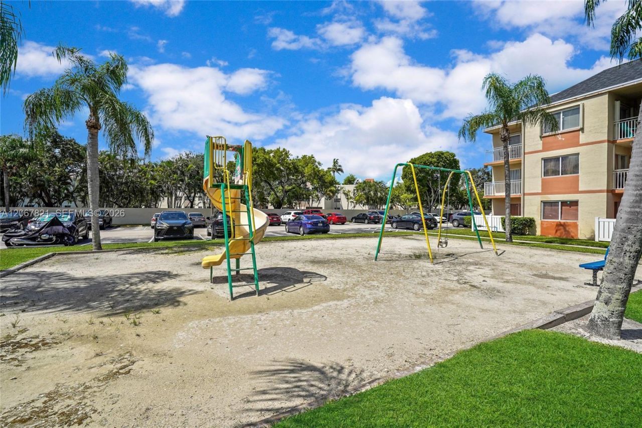 18840 NW 57th Ave , Unit 306, Hialeah, FL 33015 Photo