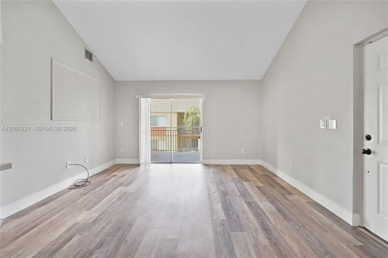 18840 NW 57th Ave , Unit 306, Hialeah, FL 33015 Photo