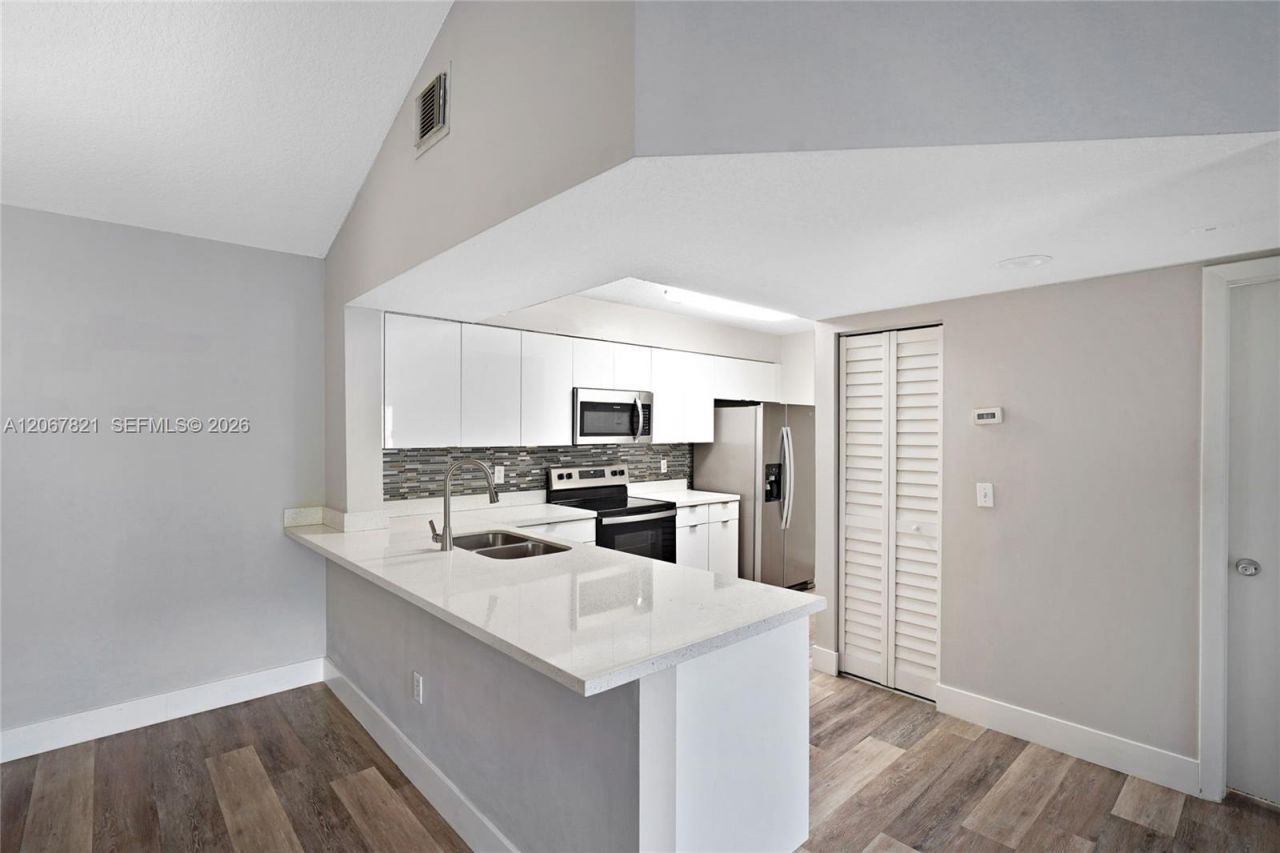 18840 NW 57th Ave , Unit 306, Hialeah, FL 33015 Photo