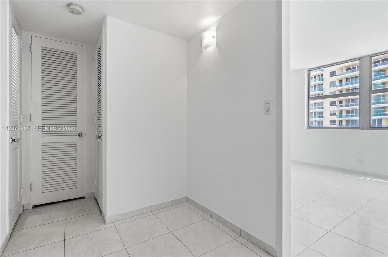 5055 Collins Ave , Unit 11F, Miami Beach, FL 33140 Photo