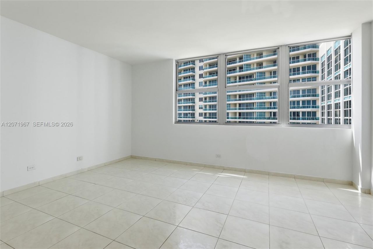 5055 Collins Ave , Unit 11F, Miami Beach, FL 33140 Photo