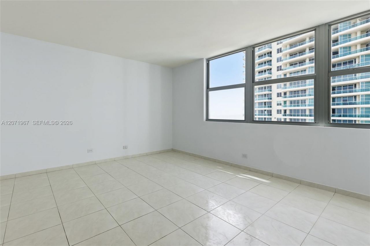 5055 Collins Ave , Unit 11F, Miami Beach, FL 33140 Photo