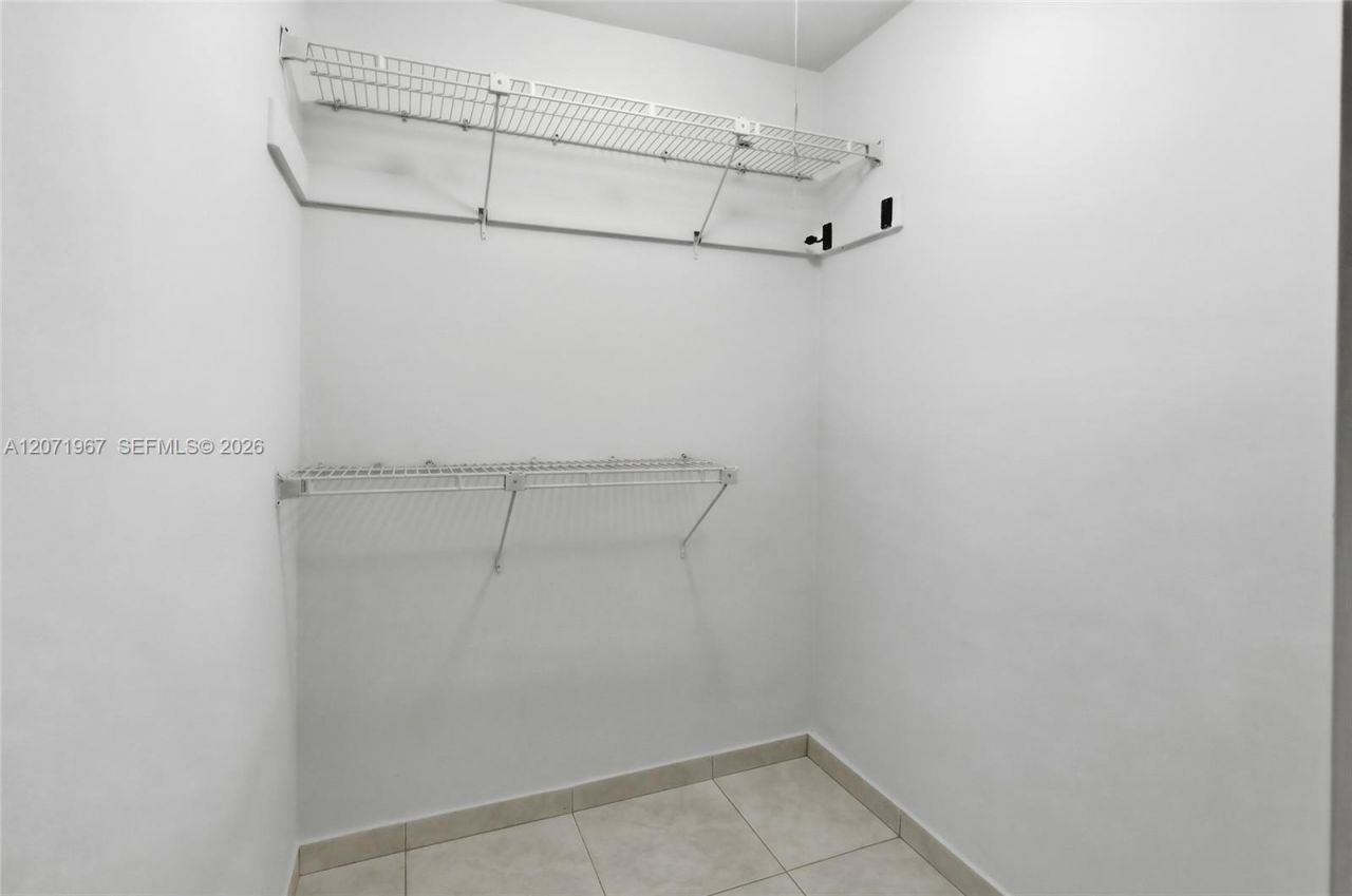 5055 Collins Ave , Unit 11F, Miami Beach, FL 33140 Photo