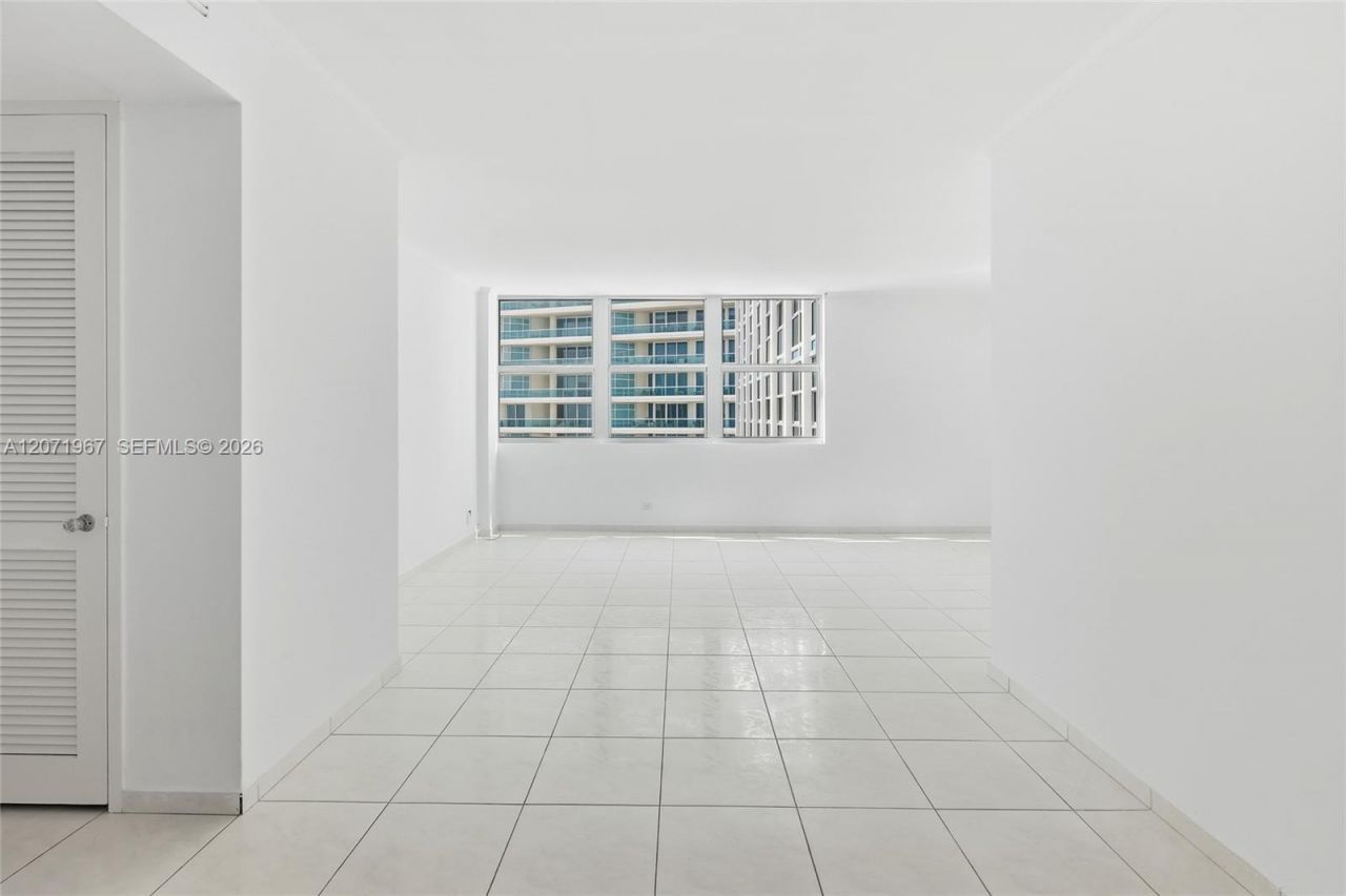 5055 Collins Ave , Unit 11F, Miami Beach, FL 33140 Photo