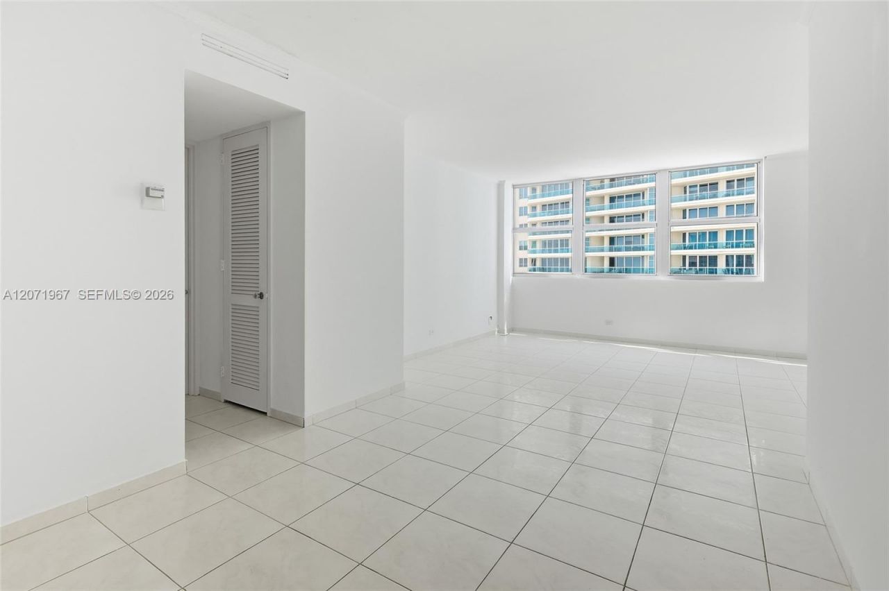 5055 Collins Ave , Unit 11F, Miami Beach, FL 33140 Photo