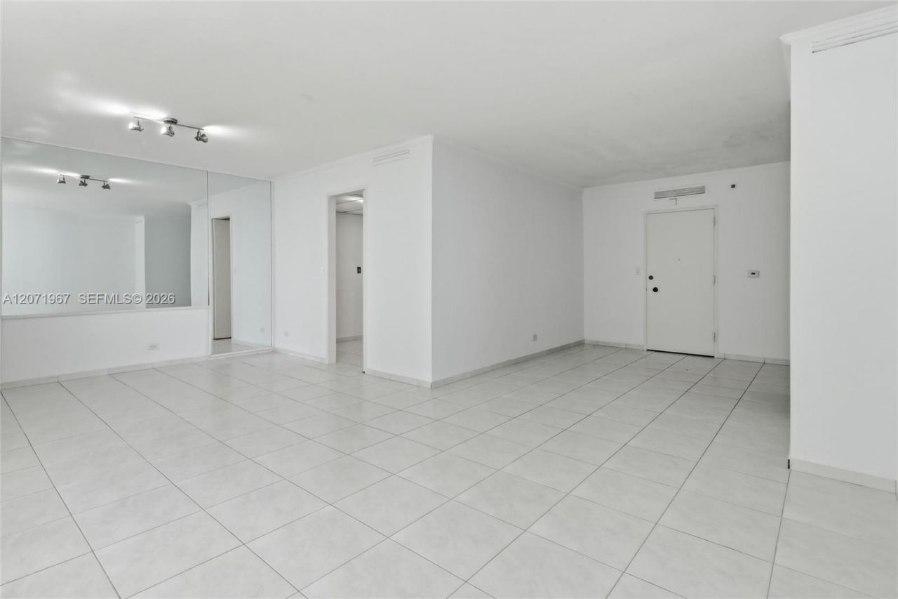 5055 Collins Ave , Unit 11F, Miami Beach, FL 33140 Photo