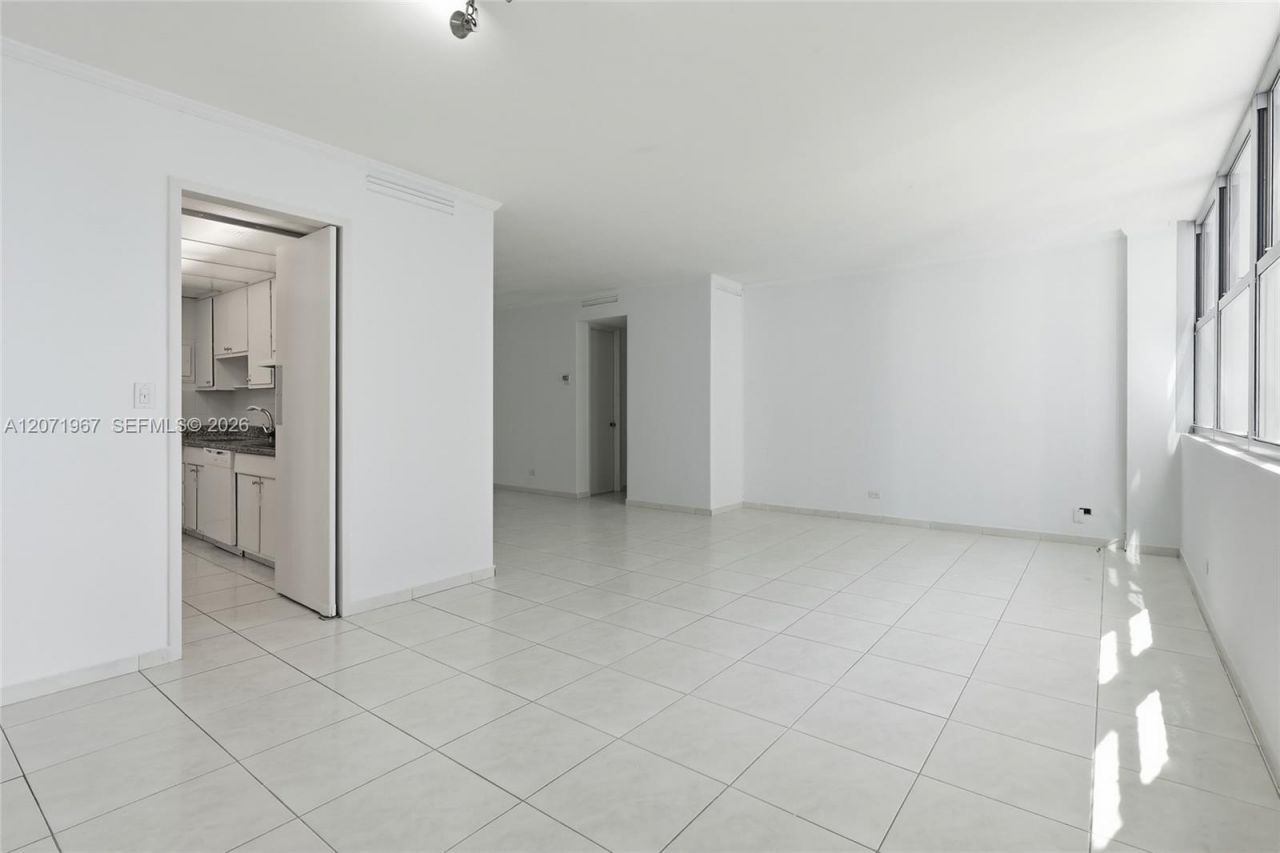 5055 Collins Ave , Unit 11F, Miami Beach, FL 33140 Photo