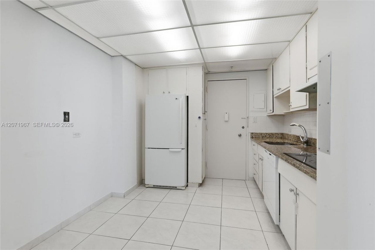 5055 Collins Ave , Unit 11F, Miami Beach, FL 33140 Photo