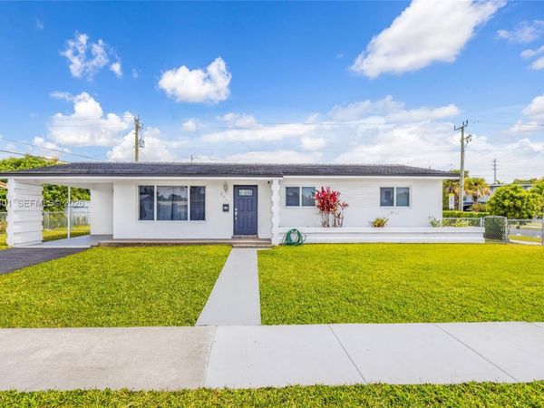 8801 SW 17th St , Miami, FL 33165