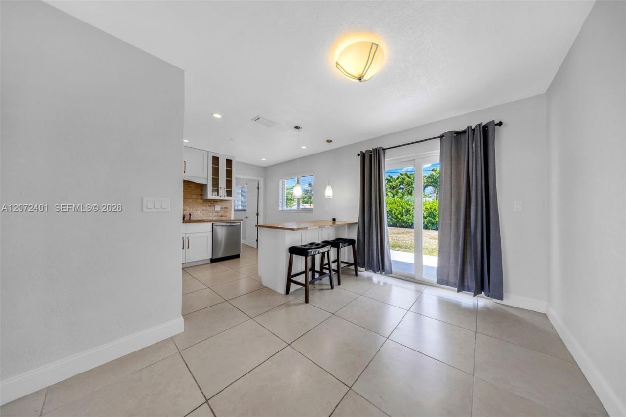 8801 SW 17th St, Miami, FL 33165 Photo