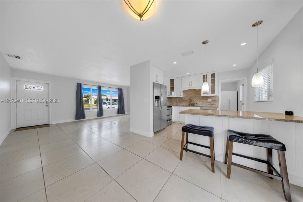 8801 SW 17th St, Miami, FL 33165 Photo